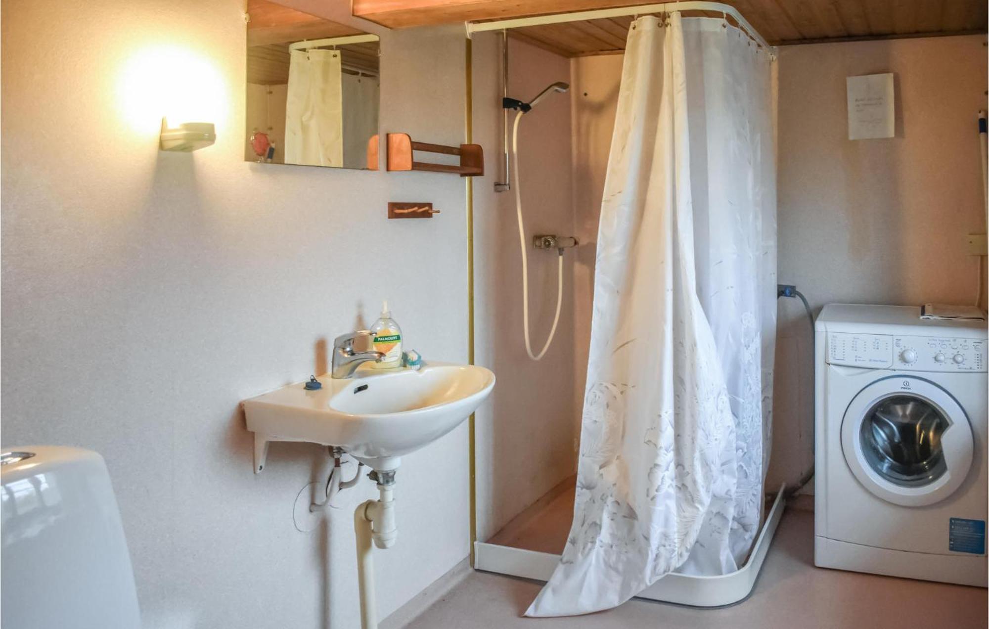 1 Bedroom Cozy Home In Simrishamn Gladsax Extérieur photo